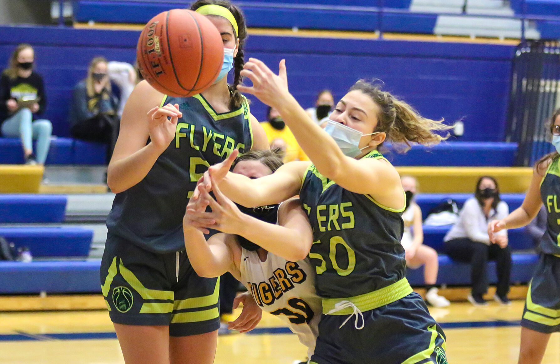 Lindbergh vs. Oakville girls basketball